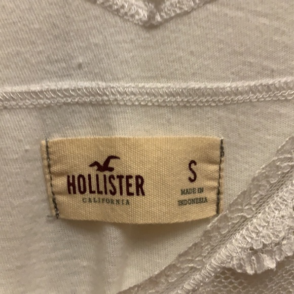 Hollister Jean Shorts and White Flowy Tank Top - Picture 3 of 6